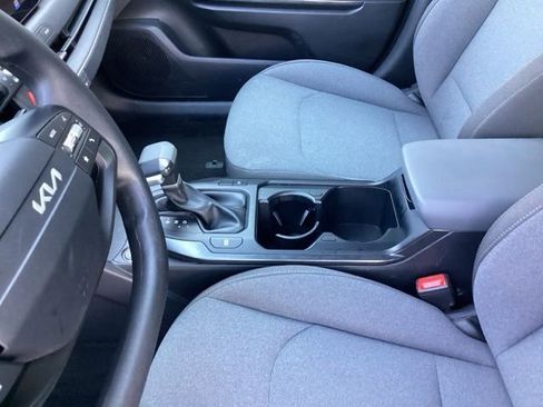Used 2025 Kia K4 FWD image 25