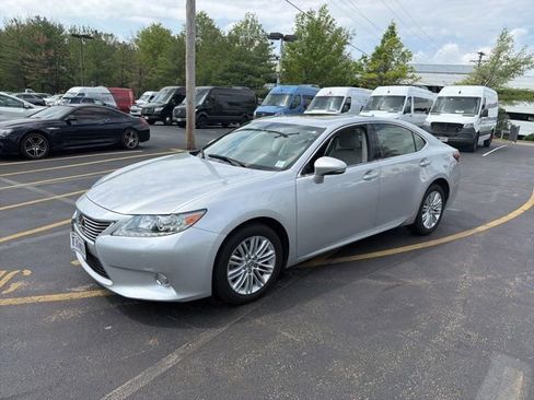 Used 2013 Lexus ES 350 w/ Luxury Pkg image 2