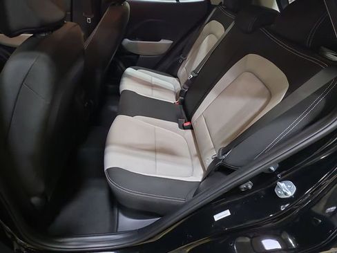 Used 2025 Hyundai Venue SEL image 21