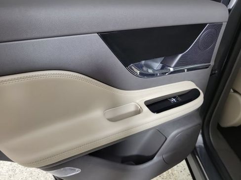 Used 2023 Lincoln Corsair FWD image 14