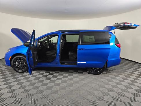 New 2026 Chrysler Pacifica Select image 18