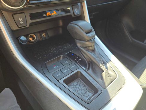 Certified 2025 Toyota RAV4 LE image 33