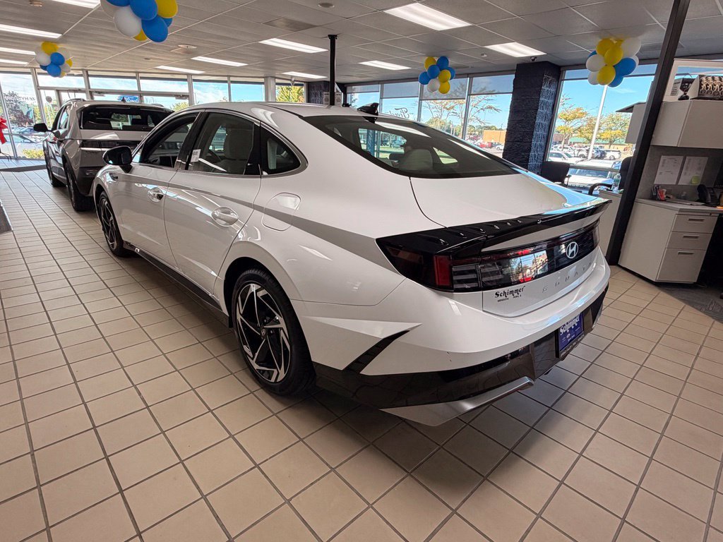 Used 2026 Hyundai Sonata SEL FWD image 2