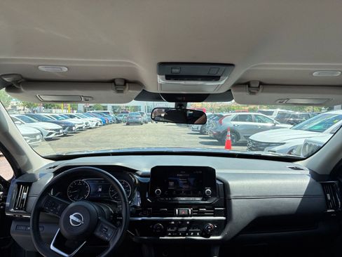Used 2025 Nissan Pathfinder SV FWD image 36