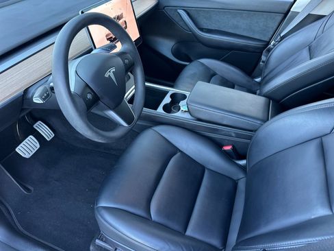 Used 2022 Tesla Model Y Performance image 9