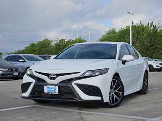 Used 2022 Toyota Camry SE video 1