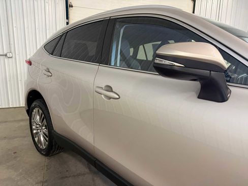 Certified 2023 Toyota Venza XLE AWD/4WD image 11