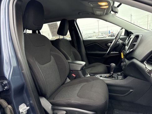 Used 2019 Jeep Cherokee Latitude w/ Popular Appearance Group image 23