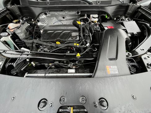 Used 2025 Chevrolet Trax LT image 32