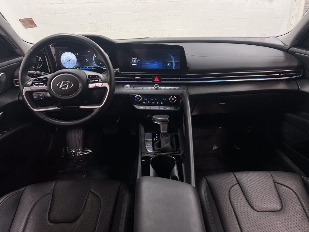Used 2023 Hyundai Elantra Limited FWD image 14