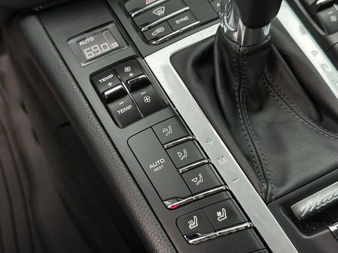 Certified 2020 Porsche Macan S AWD/4WD image 14