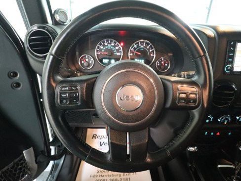 Used 2014 Jeep Wrangler Unlimited Sahara w/ Connectivity Group AWD/4WD image 18