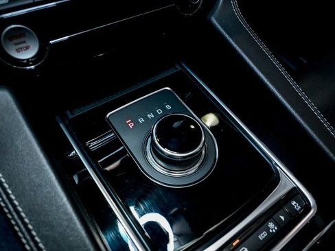 Used 2019 Jaguar F-PACE R-Sport image 42