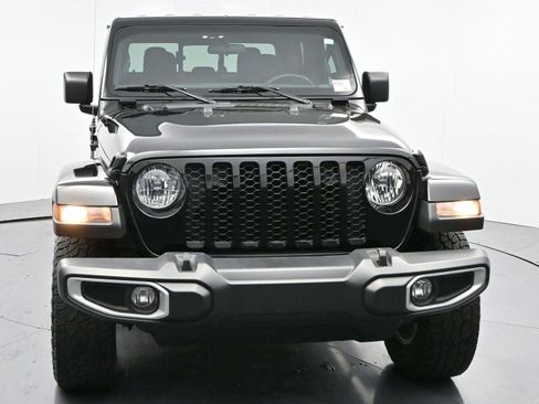 Used 2023 Jeep Gladiator Sport image 2