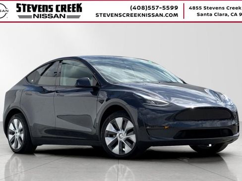 Used 2024 Tesla Model Y Long Range AWD/4WD image 1