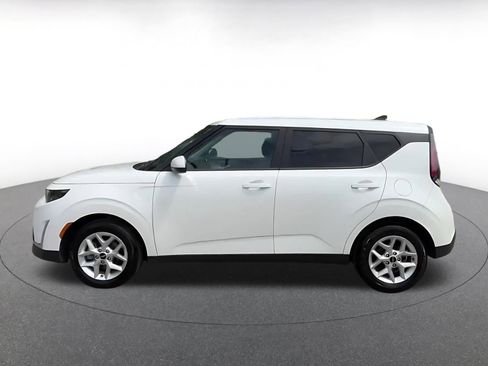 Used 2025 Kia Soul LX w/ LX Technology Package FWD image 9