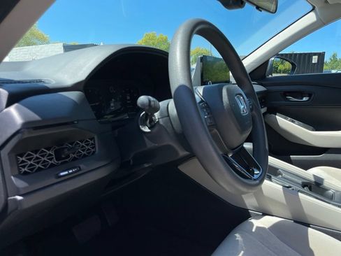 Used 2025 Honda Accord LX image 27