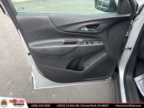 Used 2020 Chevrolet Equinox LT w/ Driver Convenience Package image 9