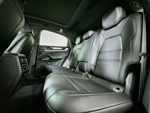 Certified 2025 Porsche Cayenne Coupe AWD/4WD image 23