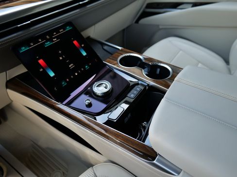 Used 2025 Cadillac Escalade Sport Platinum w/ LPO, Floor Liner Package image 31