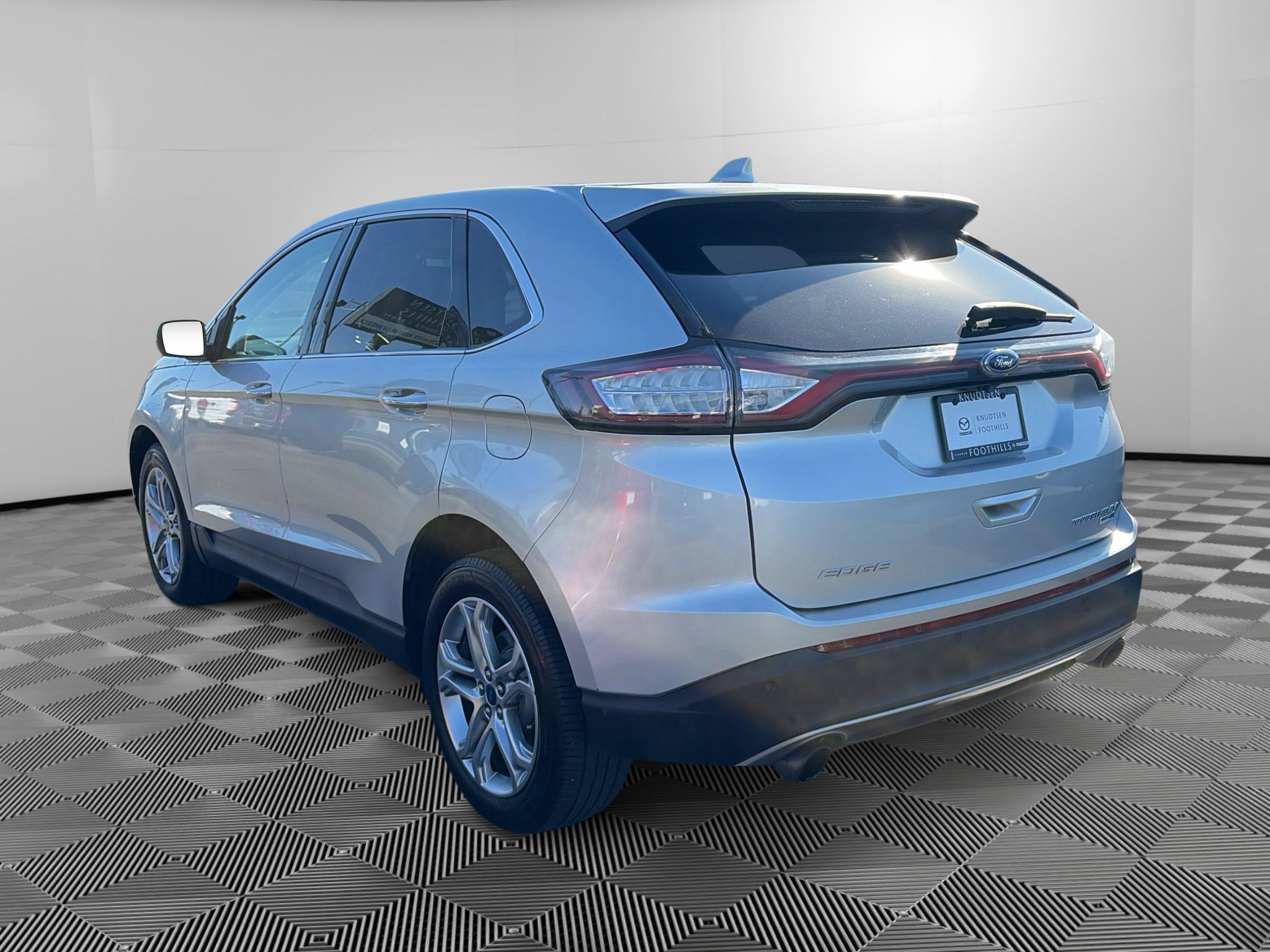 Used 2018 Ford Edge Titanium w/ Equipment Group 301A AWD/4WD image 5
