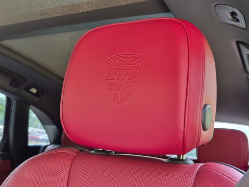 Certified 2025 Porsche Macan S AWD/4WD image 6