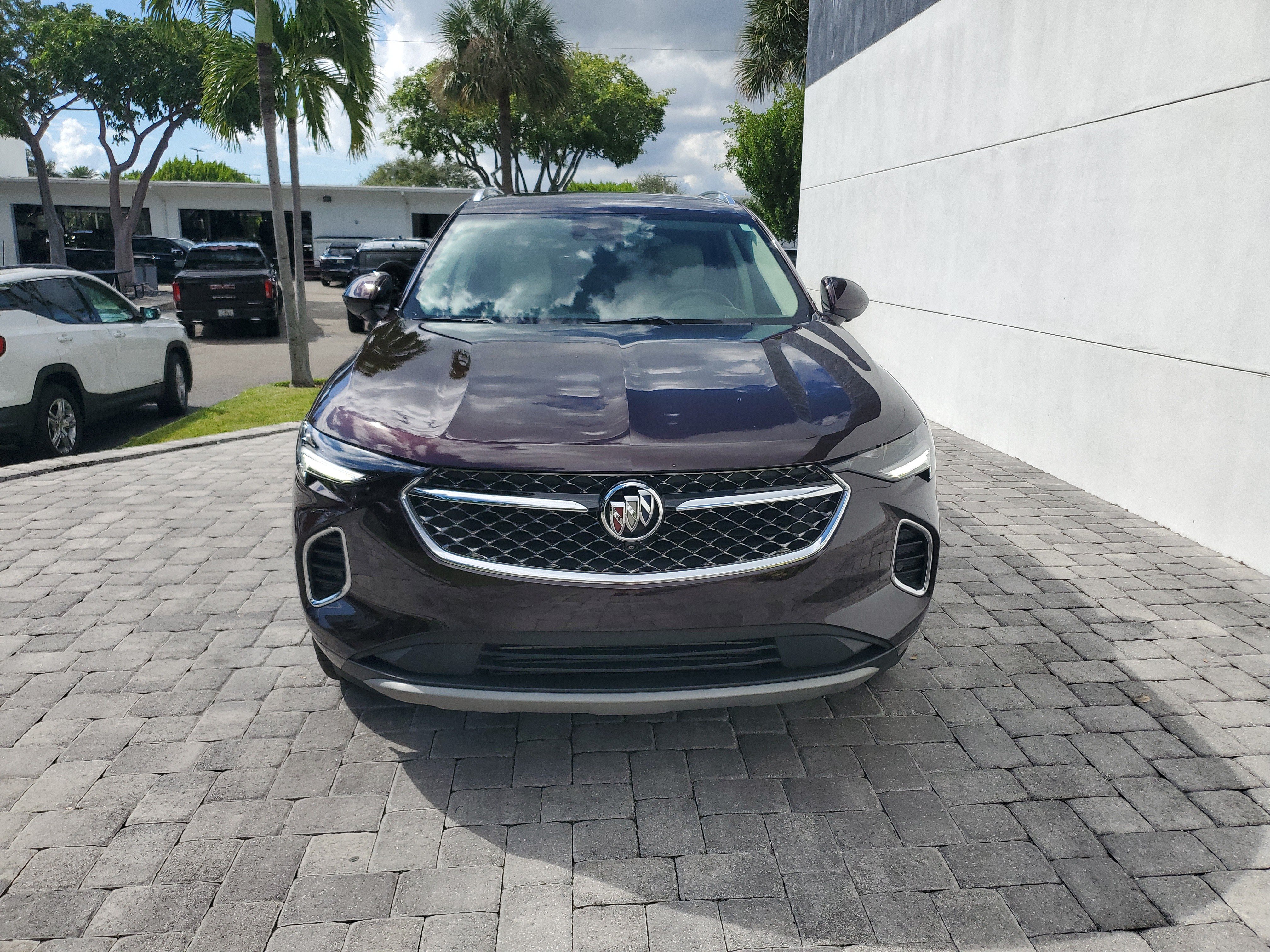 Used 2023 Buick Envision Avenir FWD image 2