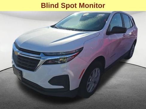 Used 2023 Chevrolet Equinox LS w/ LS Convenience Package AWD/4WD image 4