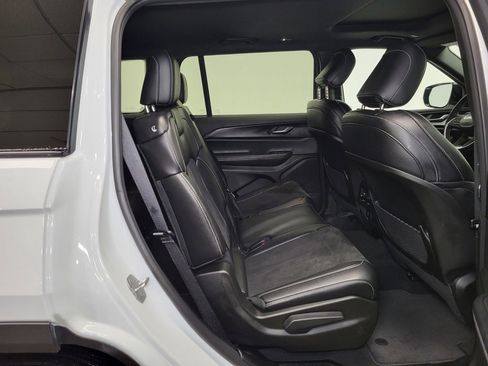 Used 2024 Jeep Grand Cherokee L Altitude image 10