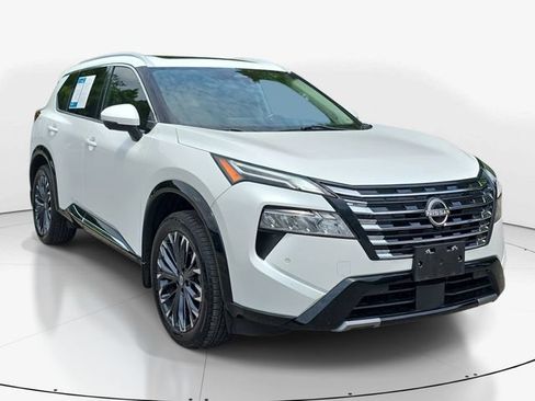 Used 2024 Nissan Rogue Platinum w/ Platinum Premium Package FWD image 3