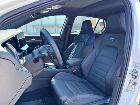 Used 2025 Volkswagen Golf AWD/4WD image 4