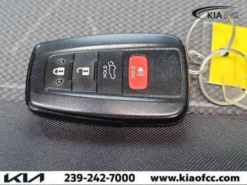 Used 2021 Toyota RAV4 XLE w/ Convenience Package FWD image 35