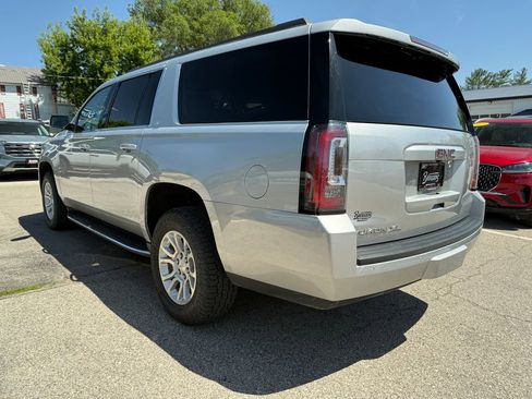 Used 2019 GMC Yukon XL SLT w/ Open Road Package AWD/4WD image 7