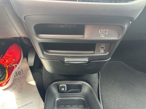 New 2026 Chrysler Pacifica Select image 75