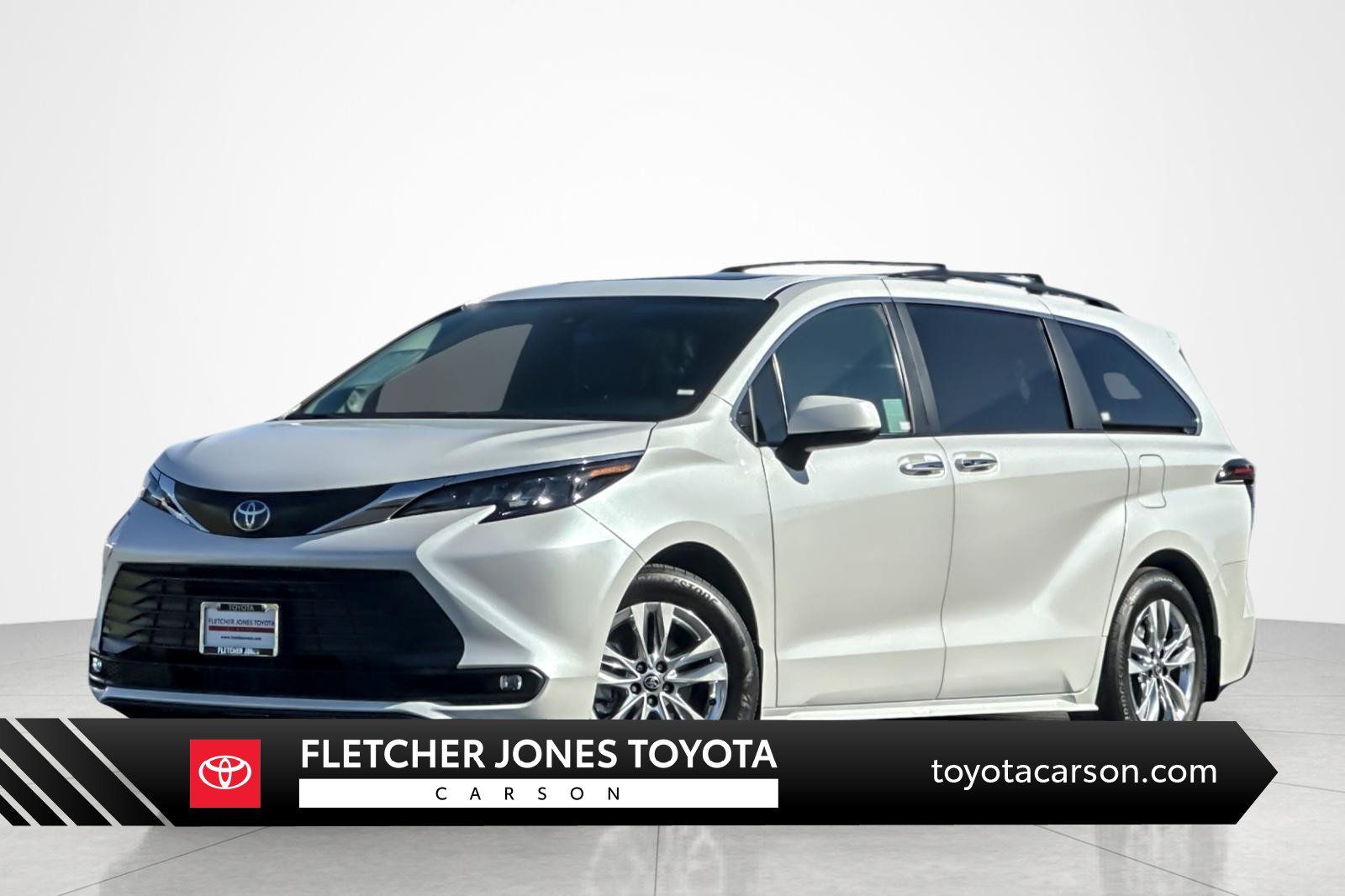 Used 2025 Toyota Sienna XLE w/ XLE Plus Package AWD/4WD image 1