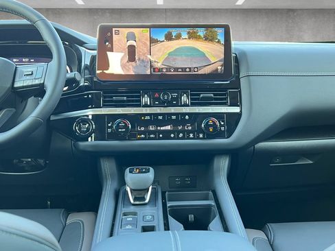 New 2026 Nissan Pathfinder Platinum FWD image 4