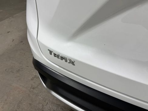 Used 2025 Chevrolet Trax LT FWD image 15