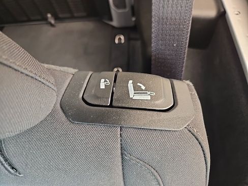 Used 2022 Jeep Wrangler Unlimited Willys image 41