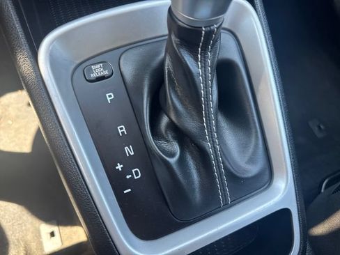 Used 2021 Hyundai Venue SE FWD image 21