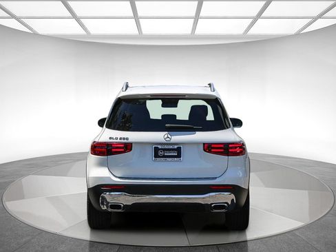 Used 2026 Mercedes-Benz GLB 250 image 3
