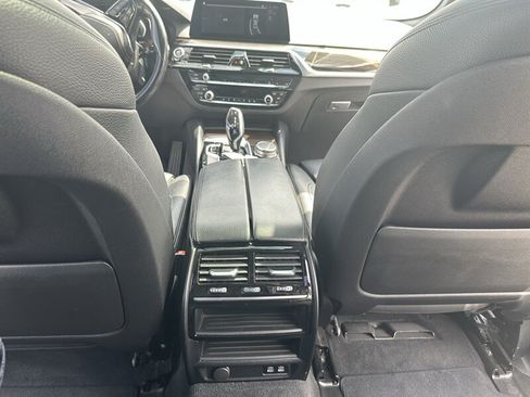 Used 2020 BMW 530i w/ Convenience Package RWD image 15