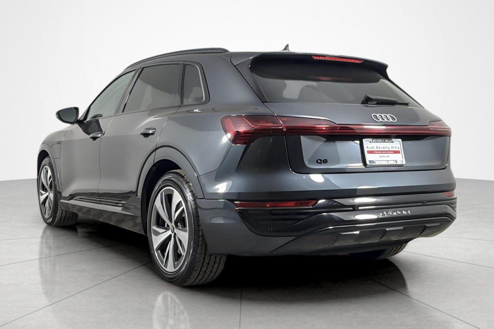 Used 2024 Audi Q8 e-tron Premium AWD/4WD image 3