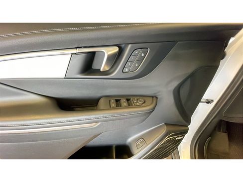 Used 2025 Buick Enclave Preferred w/ Power Package AWD/4WD image 10