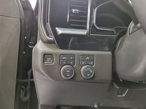 Used 2022 Chevrolet Silverado 1500 LT AWD/4WD image 11