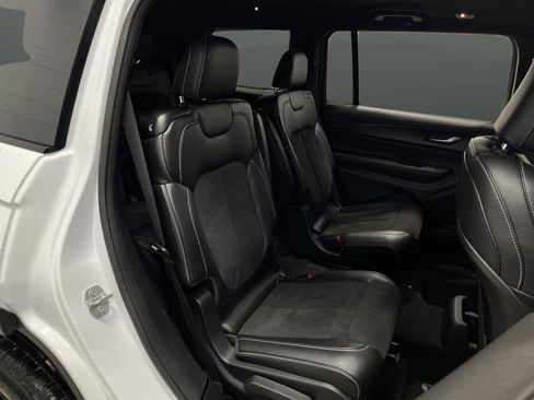 Used 2024 Jeep Grand Cherokee L Altitude image 29