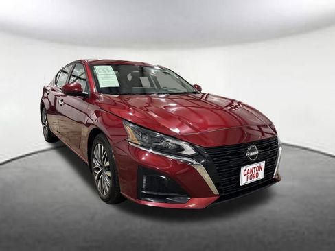 Used 2023 Nissan Altima 2.5 SV w/ SV Premium Package image 7