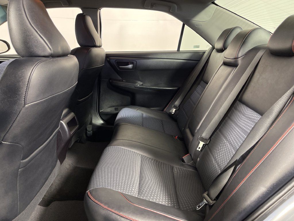 Used 2015 Toyota Camry SE FWD image 13