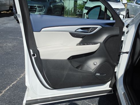 Certified 2025 Buick Envision Avenir AWD/4WD image 17