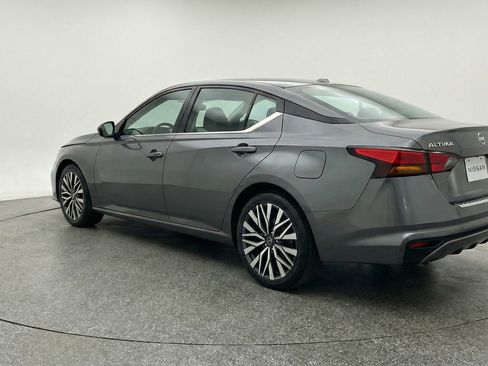 Used 2025 Nissan Altima 2.5 SV FWD image 6