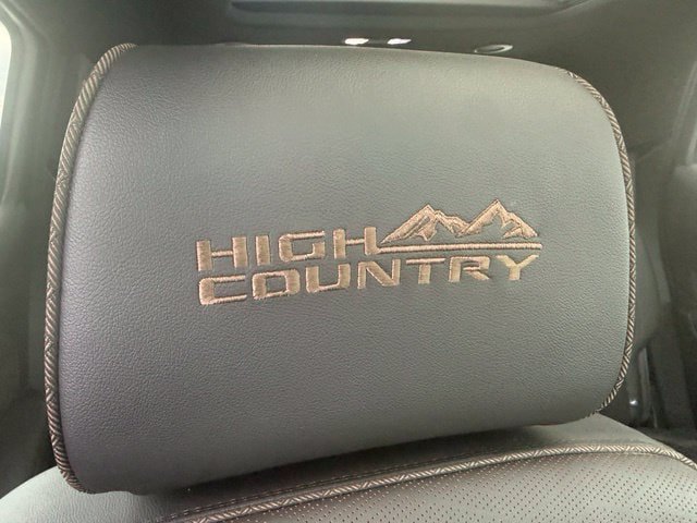 Used 2023 Chevrolet Traverse High Country FWD image 22